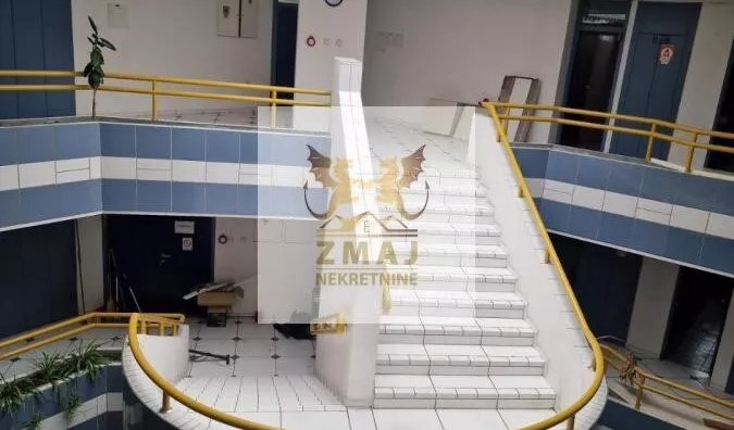 Poslovna zgrada | 4zida