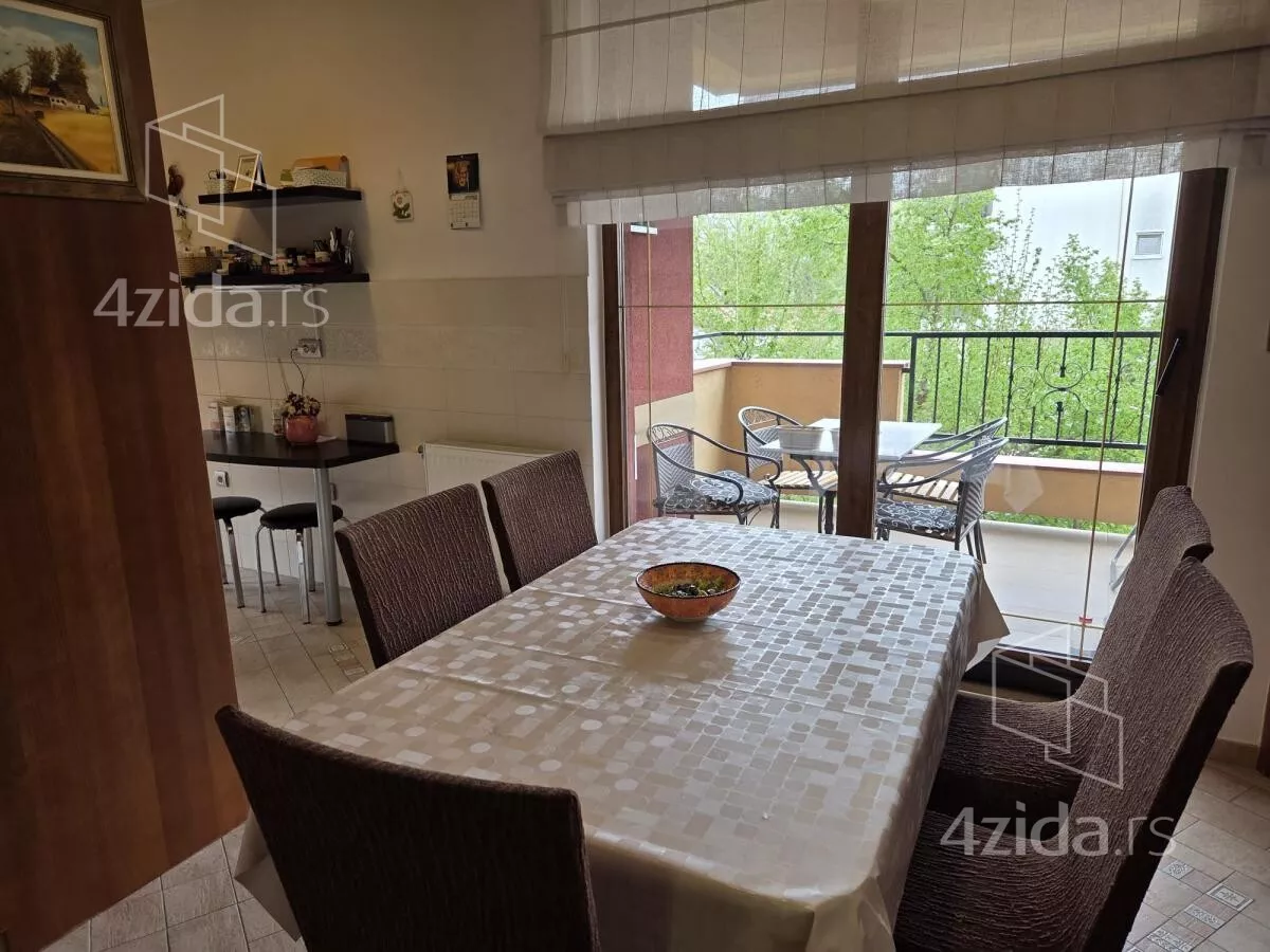 Petosoban stan | 4zida