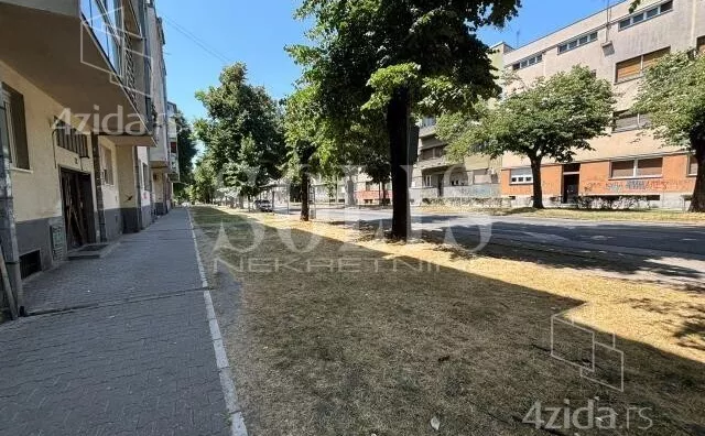 Šestosoban stan | 4zida