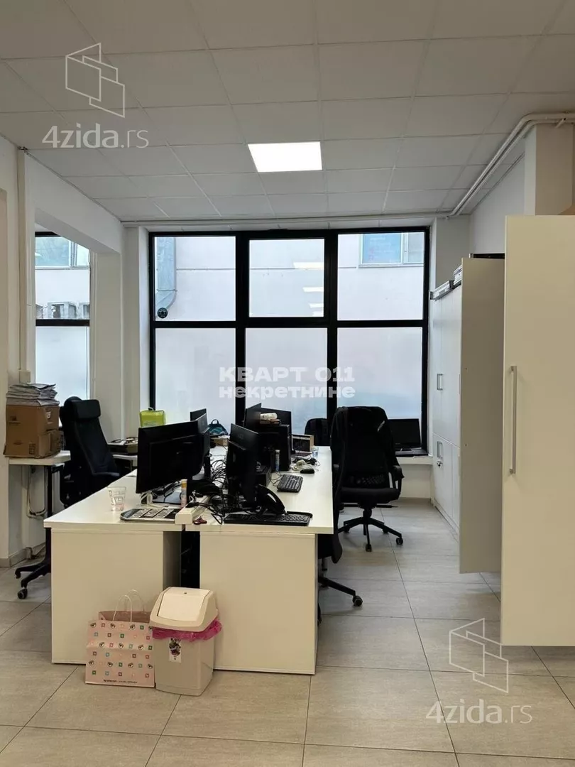 Poslovna zgrada | 4zida