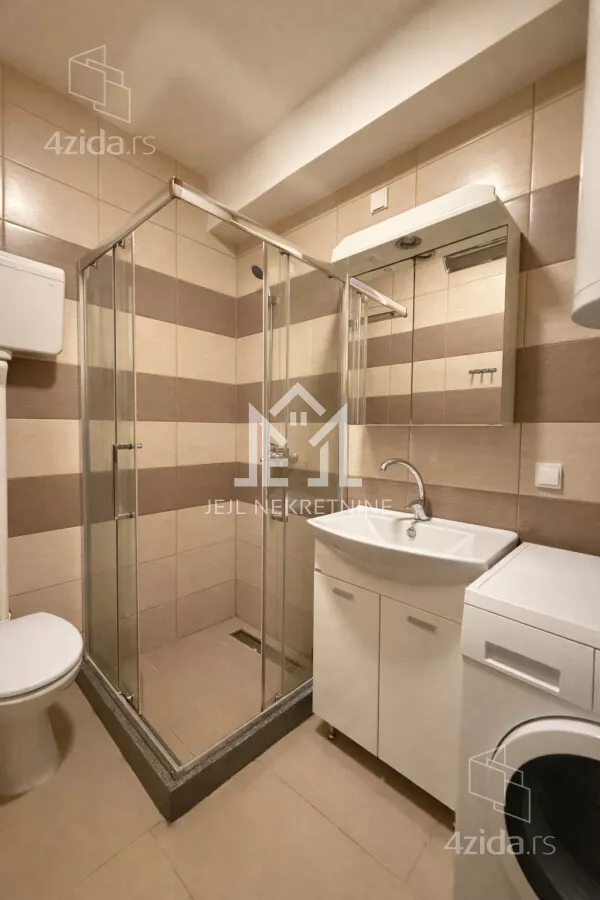 Petosoban stan | 4zida