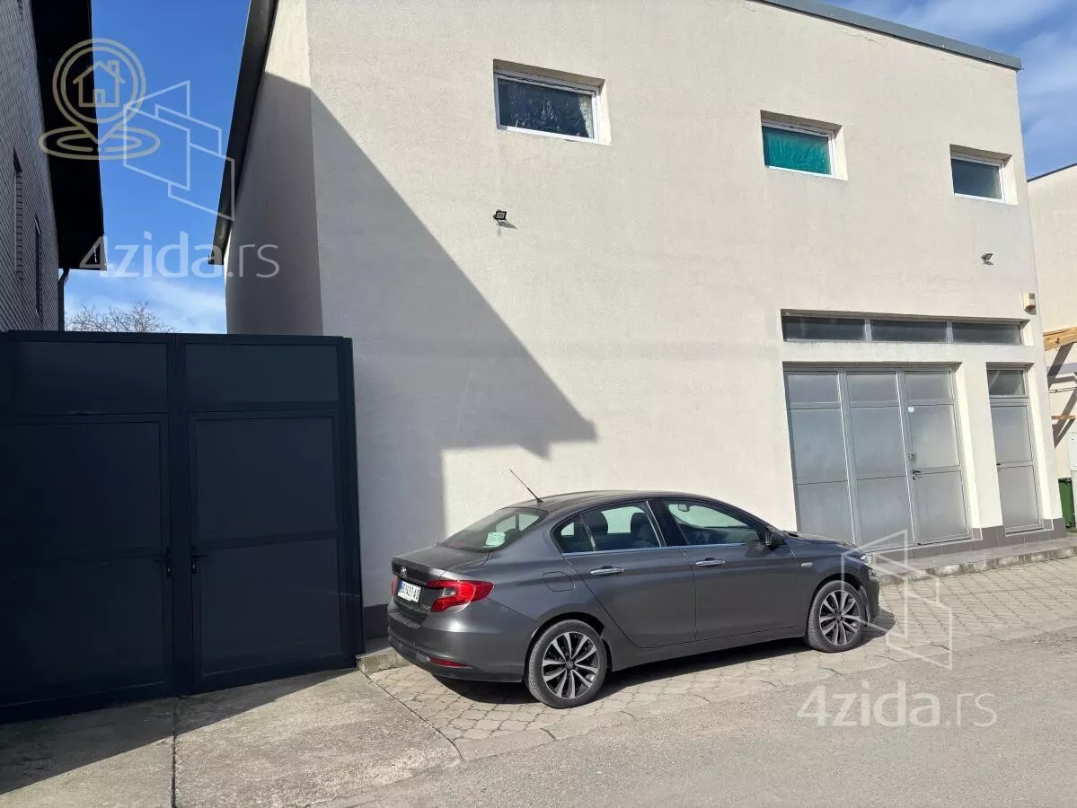 Poslovna zgrada | 4zida