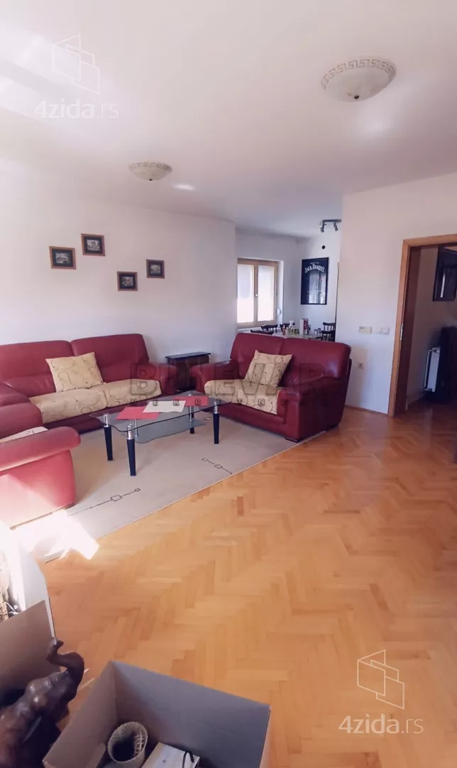 Troiposoban stan | 4zida