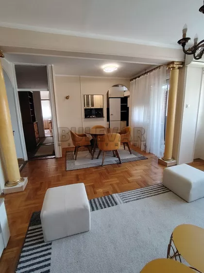 Trg učitelja Tase | 4zida.rs