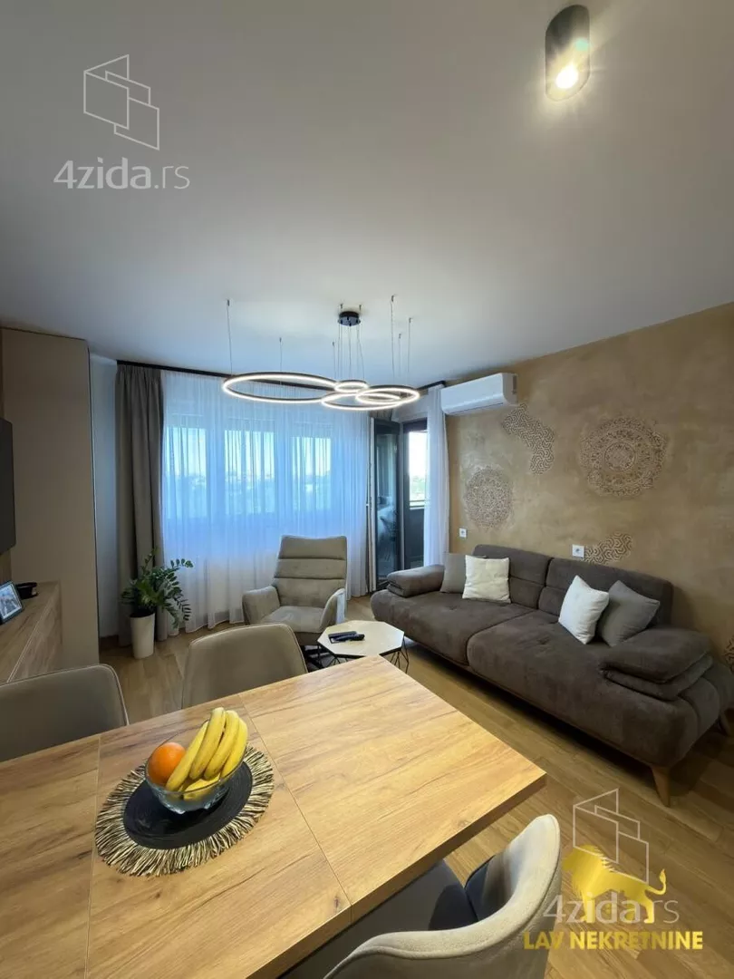 Troiposoban stan | 4zida