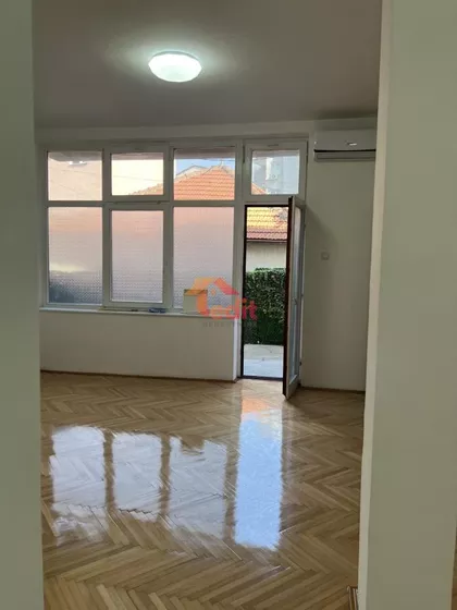 Crveni Pevac | 4zida.rs