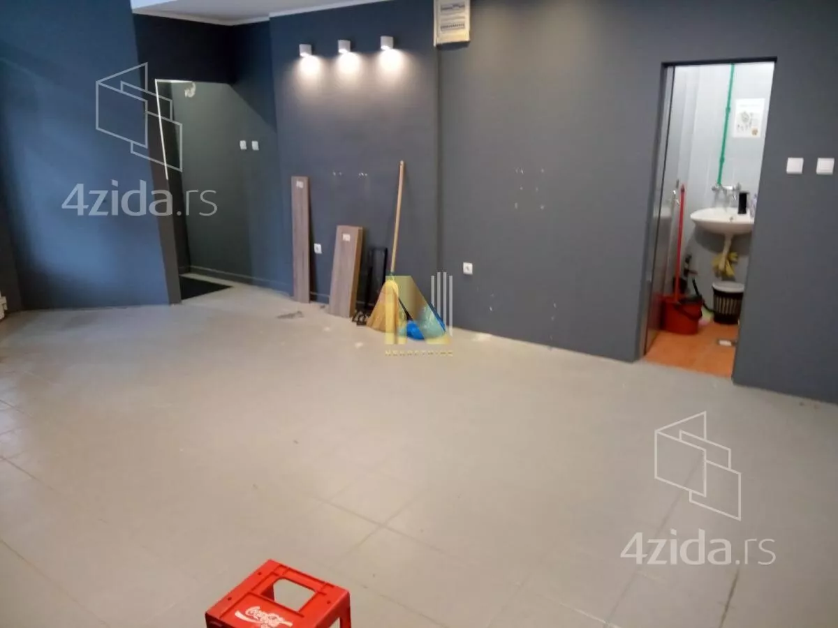 Poslovni prostor | 4zida