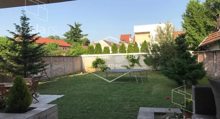 Šestosoban stan | 4zida