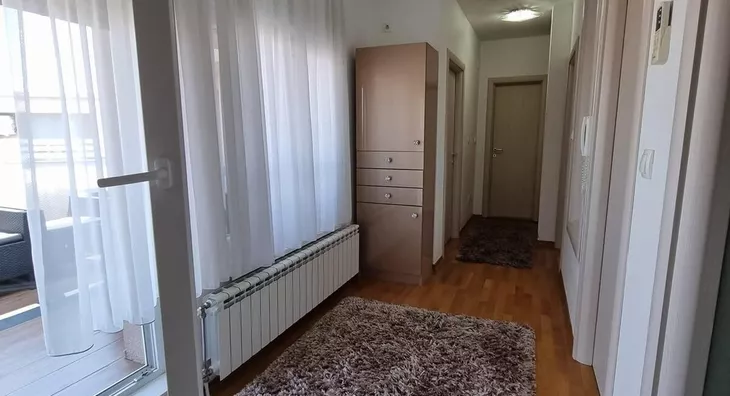 Četvoroiposoban stan | 4zida