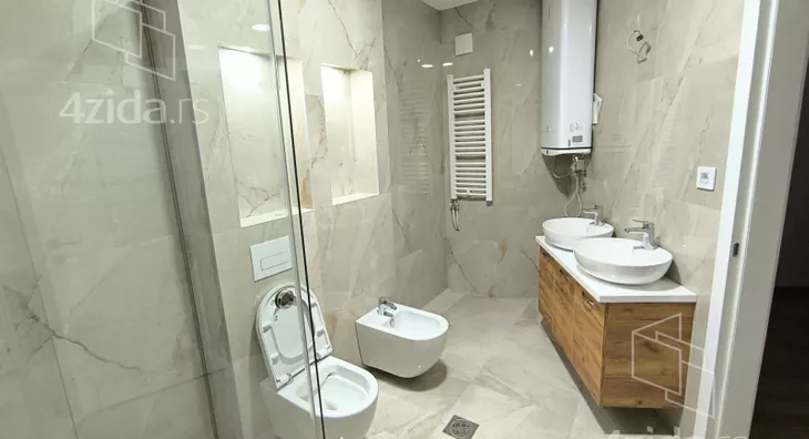 Petosoban stan | 4zida