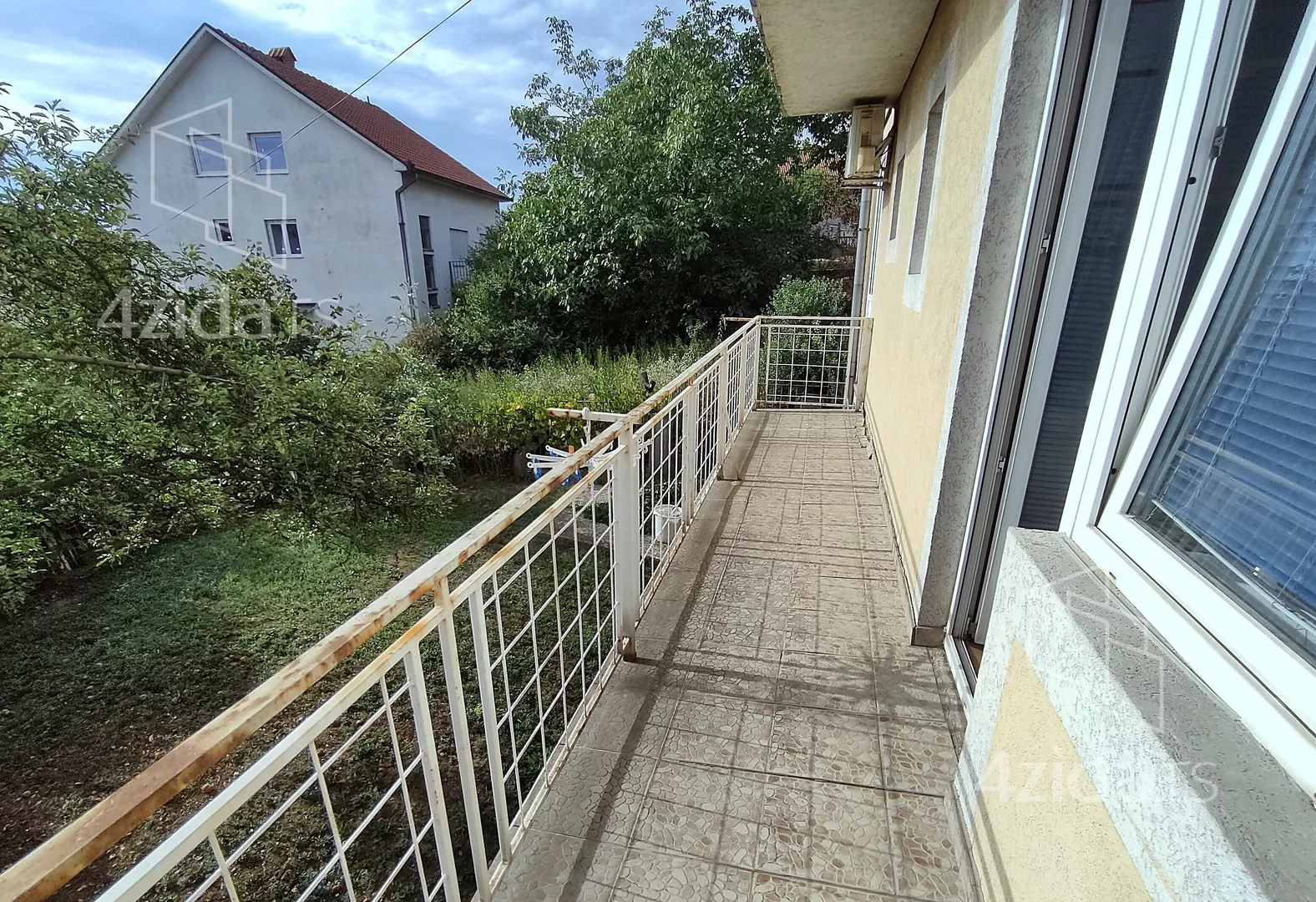 Troiposoban stan | 4zida