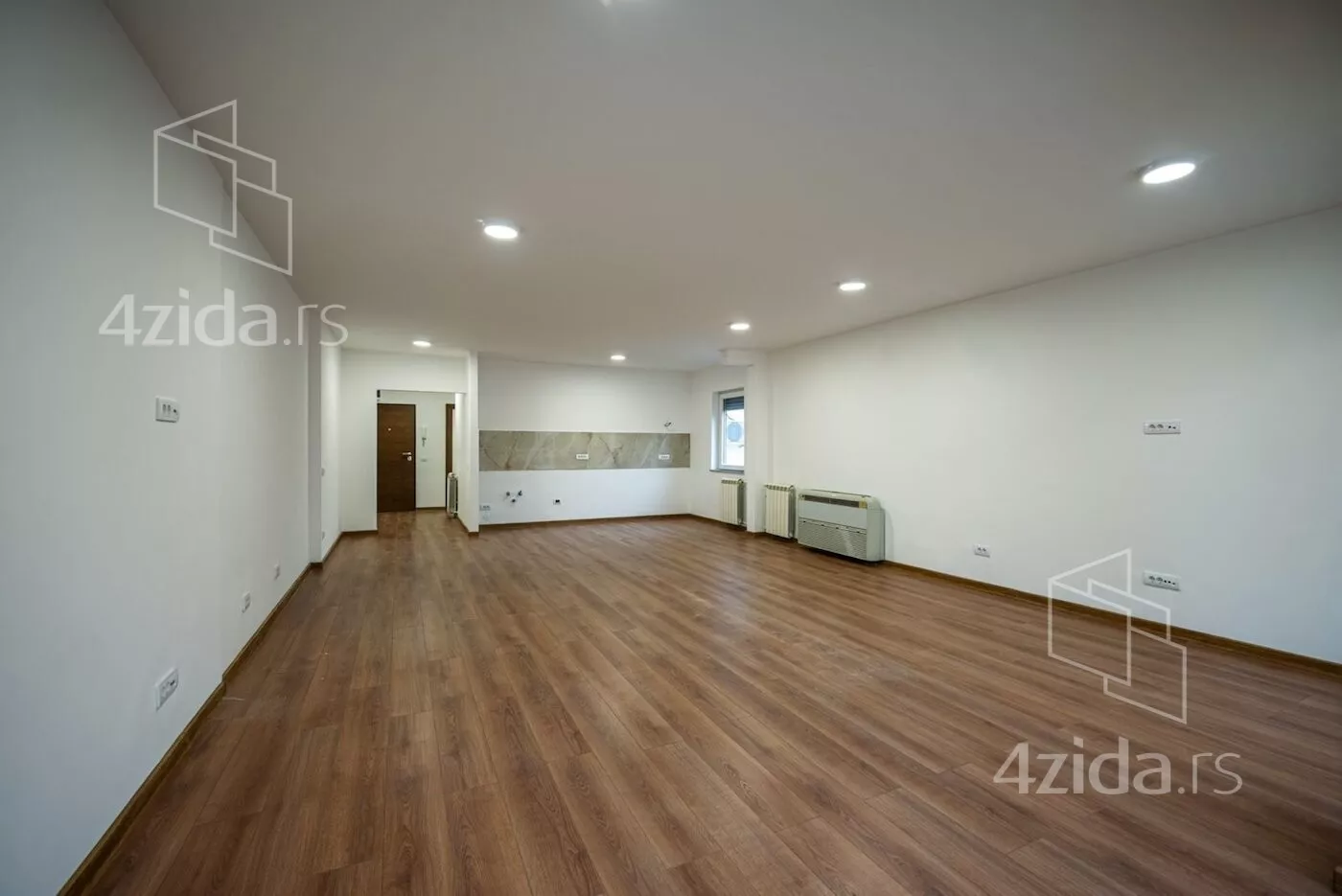 Četvoroiposoban stan | 4zida