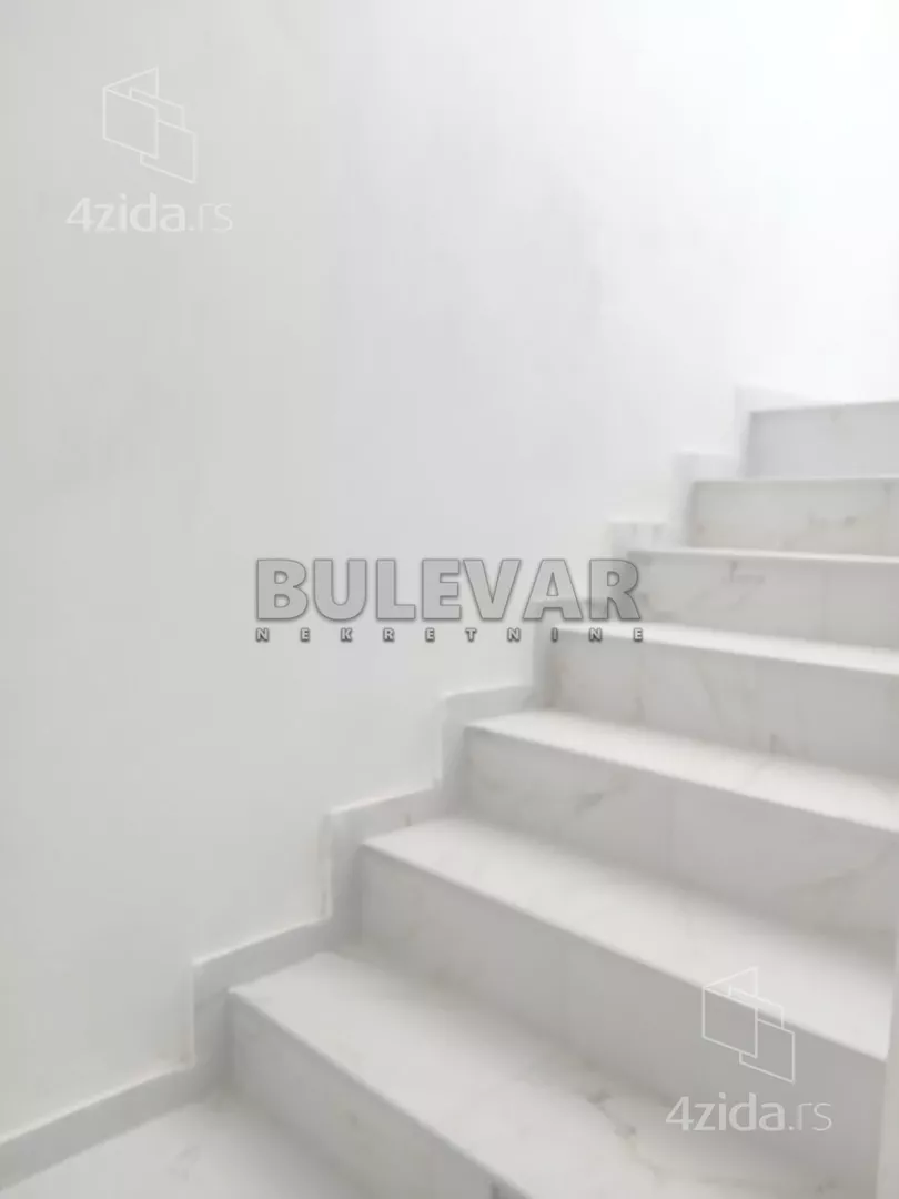 Lokal | 4zida