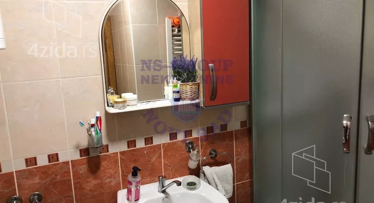 Šestosoban stan | 4zida