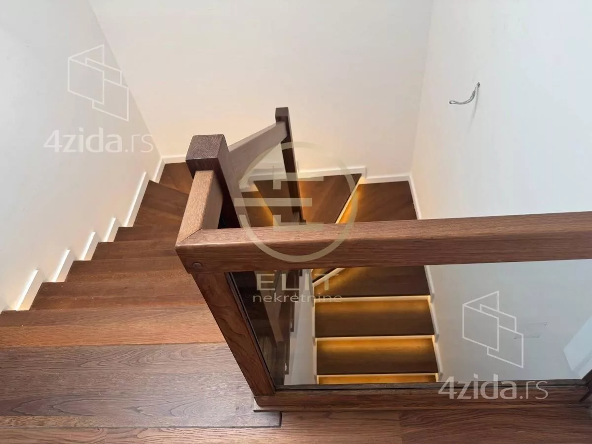 Šestosoban stan | 4zida