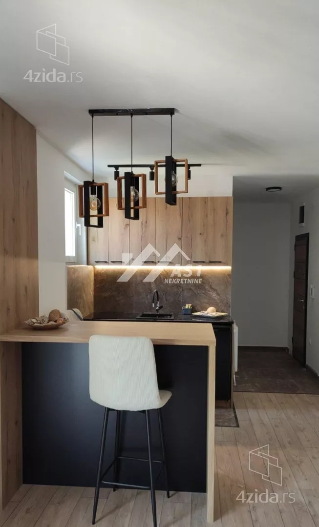 Poslovna zgrada | 4zida