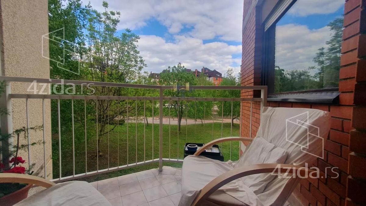 Petosoban stan | 4zida