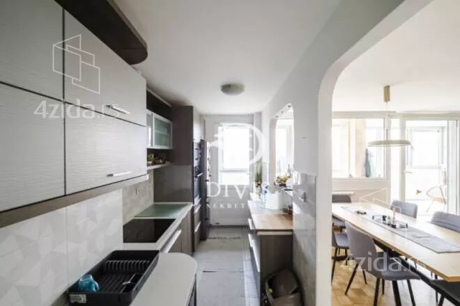 Četvoroiposoban stan | 4zida