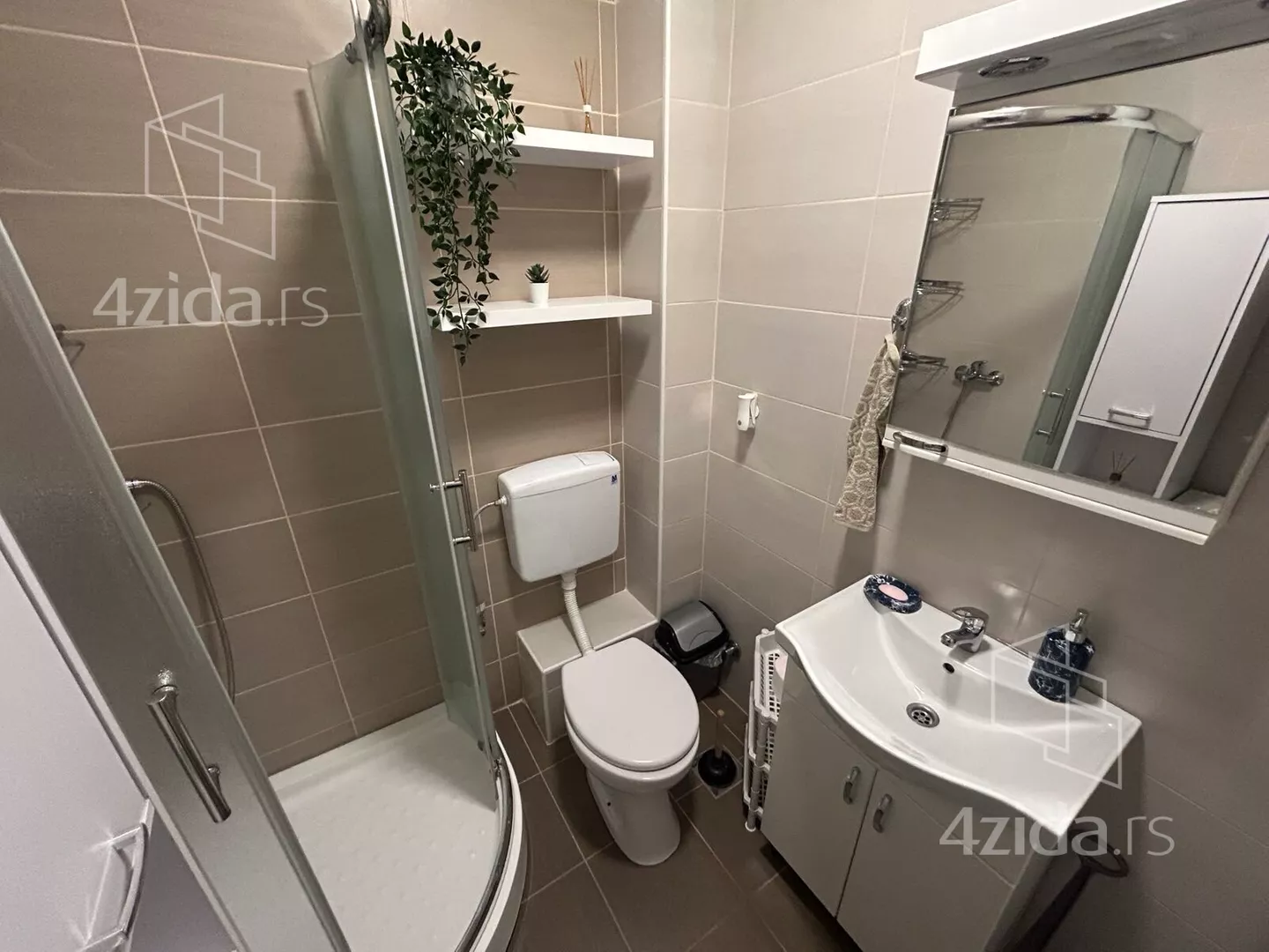 Dvoiposoban stan | 4zida