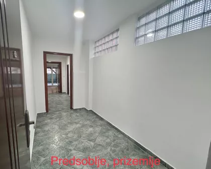 Džona Frotingama 17 | 4zida.rs