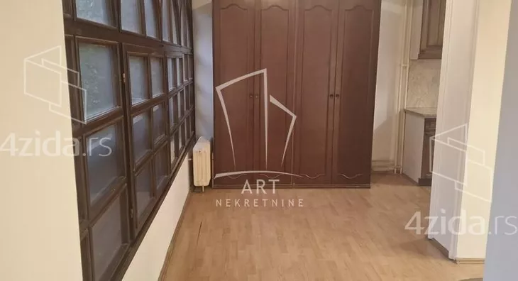 Četvoroiposoban stan | 4zida