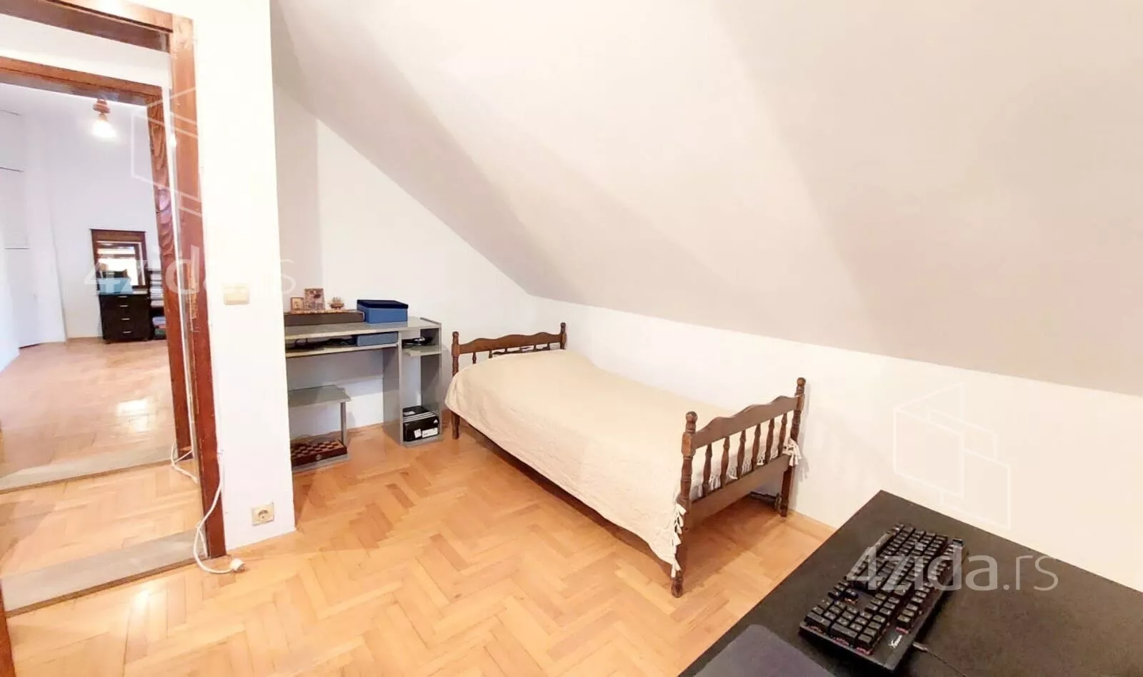 Petoiposoban stan | 4zida