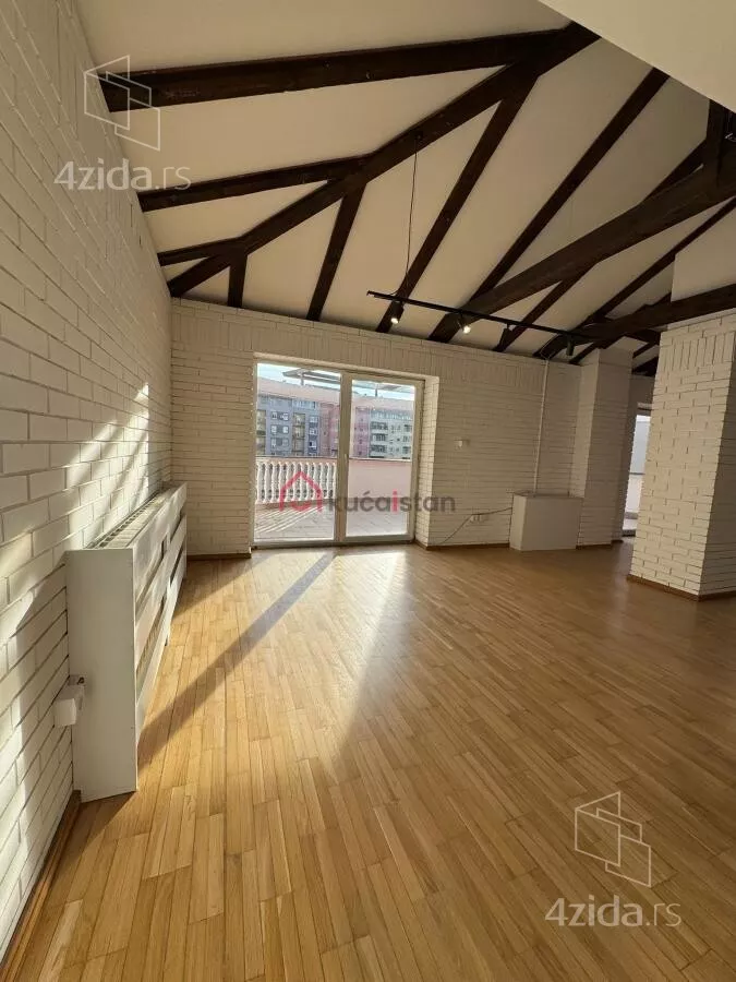 Poslovna zgrada | 4zida