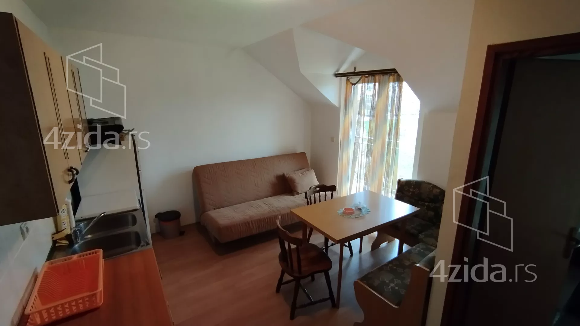 Jednoiposoban stan | 4zida