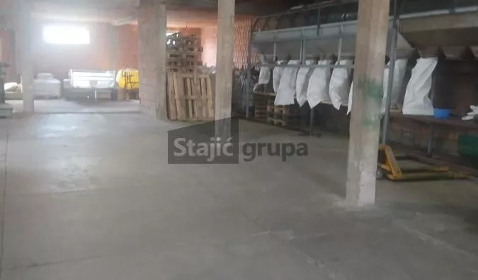 Poslovna zgrada | 4zida