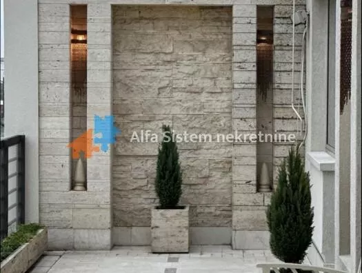 Četvoroiposoban stan | 4zida