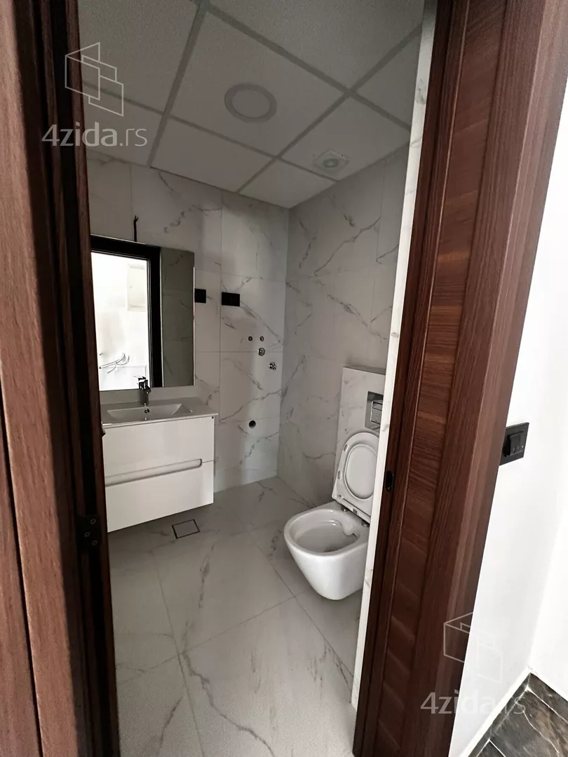 Šestosoban stan | 4zida