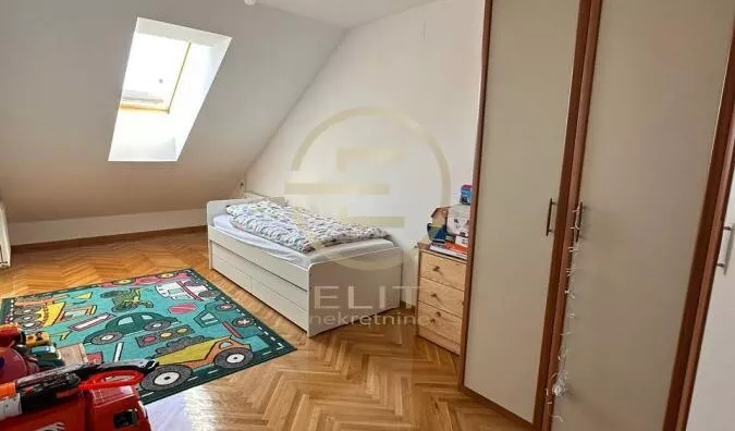 Četvoroiposoban stan | 4zida