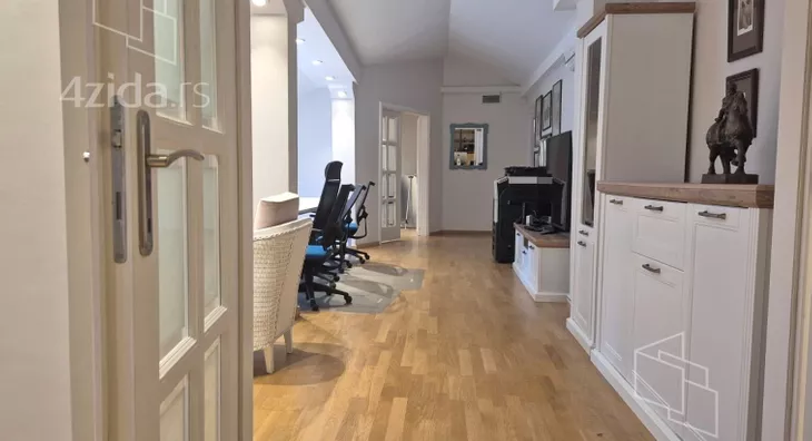 Četvoroiposoban stan | 4zida