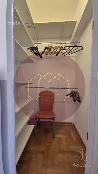 Četvoroiposoban stan | 4zida