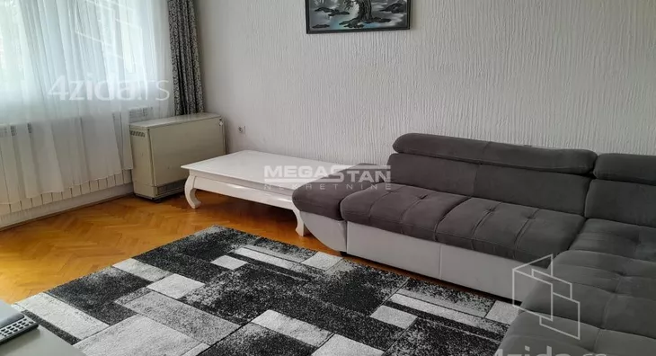 Šestosoban stan | 4zida