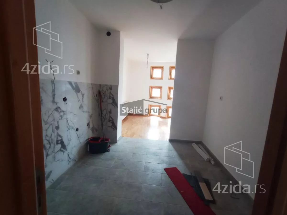 Petosoban stan | 4zida