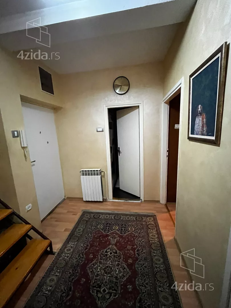 Šestosoban stan | 4zida