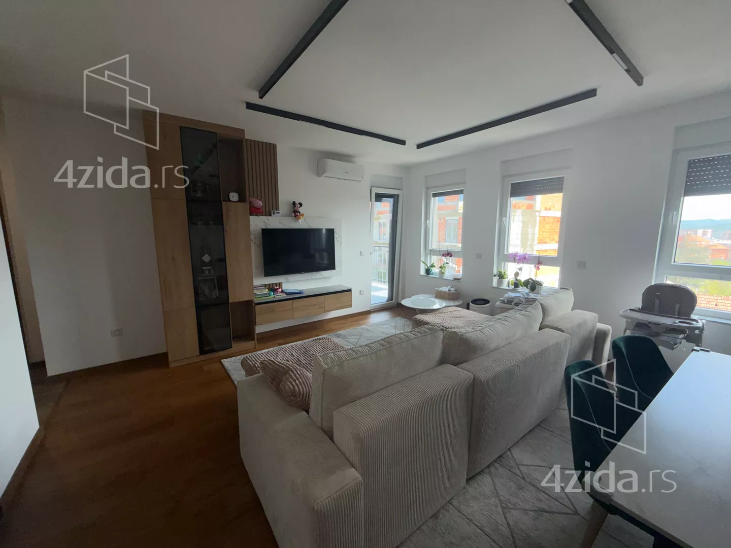 Dvoiposoban stan | 4zida