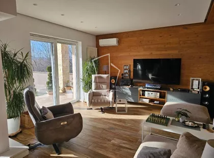 Vase Čarapića | 4zida.rs