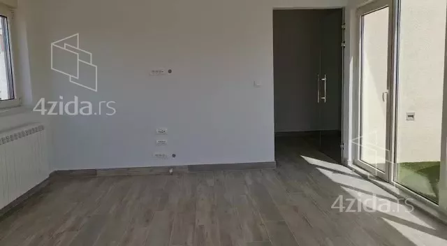Šestosoban stan | 4zida