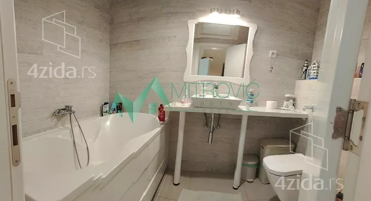 Petosoban stan | 4zida