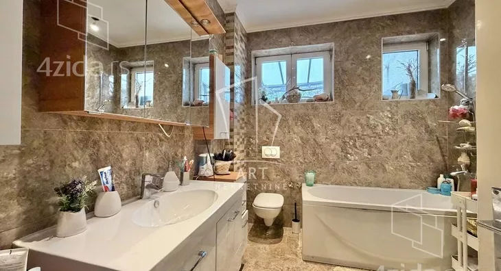 Petoiposoban stan | 4zida