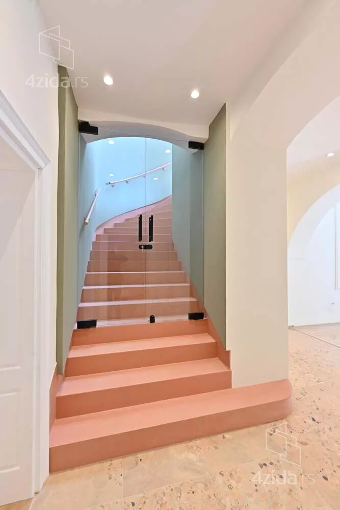 Poslovna zgrada | 4zida