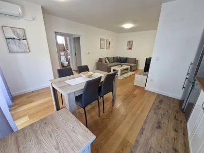 Vukov Spomenik | 4zida.rs