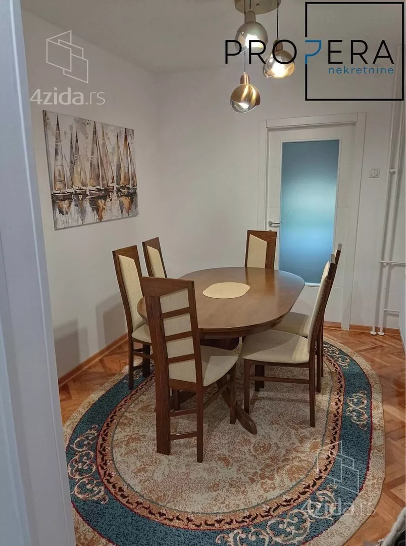 Četvoroiposoban stan | 4zida