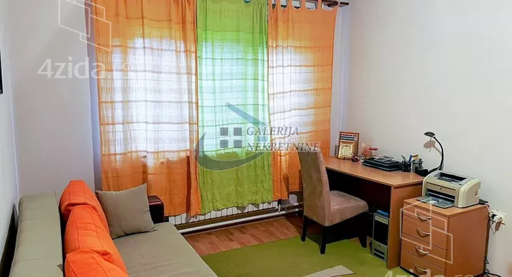 Šestosoban stan | 4zida