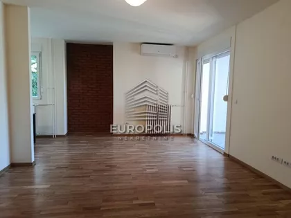 Vukov Spomenik | 4zida.rs