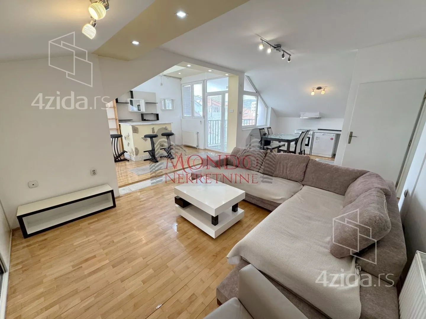 Jednoiposoban stan | 4zida