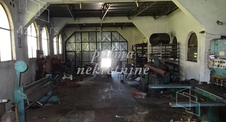 Poslovna zgrada | 4zida