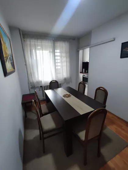 Crveni Pevac | 4zida.rs
